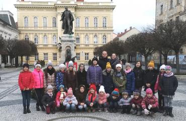 A hagyománnyá vált ostyahordás
