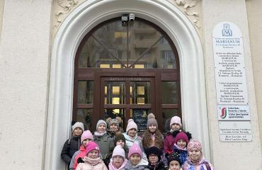 Adventi ostyahordás 