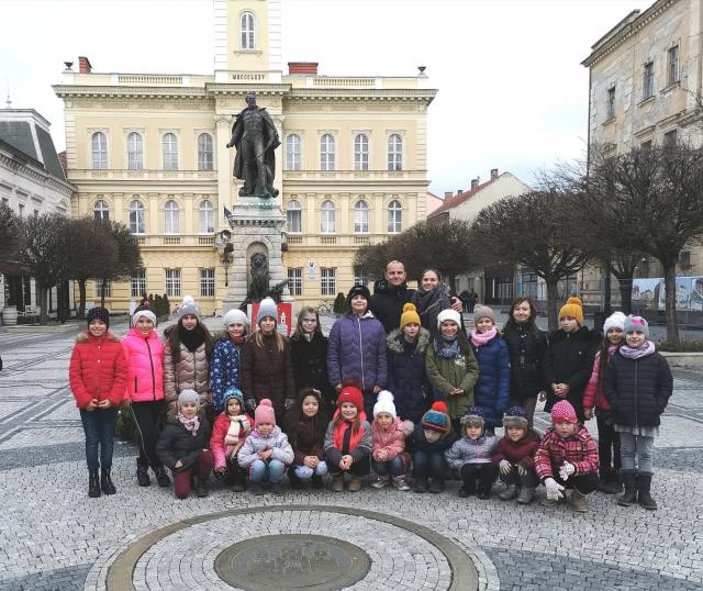A hagyománnyá vált ostyahordás