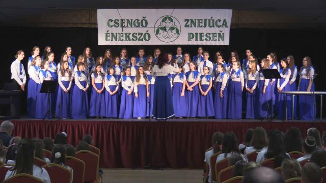 A Schola Mariana Nagyok Kórusa Szarka Tamással