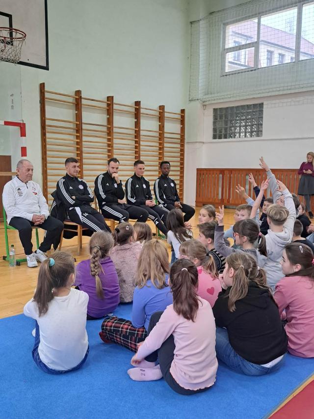 Nálunk jártak a KFC sztárfocistái